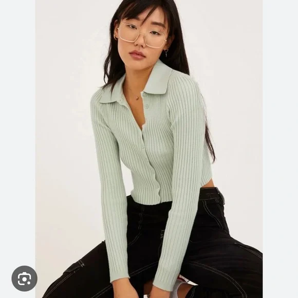Urban Outfitters Womens Green Skylar Ribbed Button Front Cropped Sweater Size XS - Picture 2 of 6
